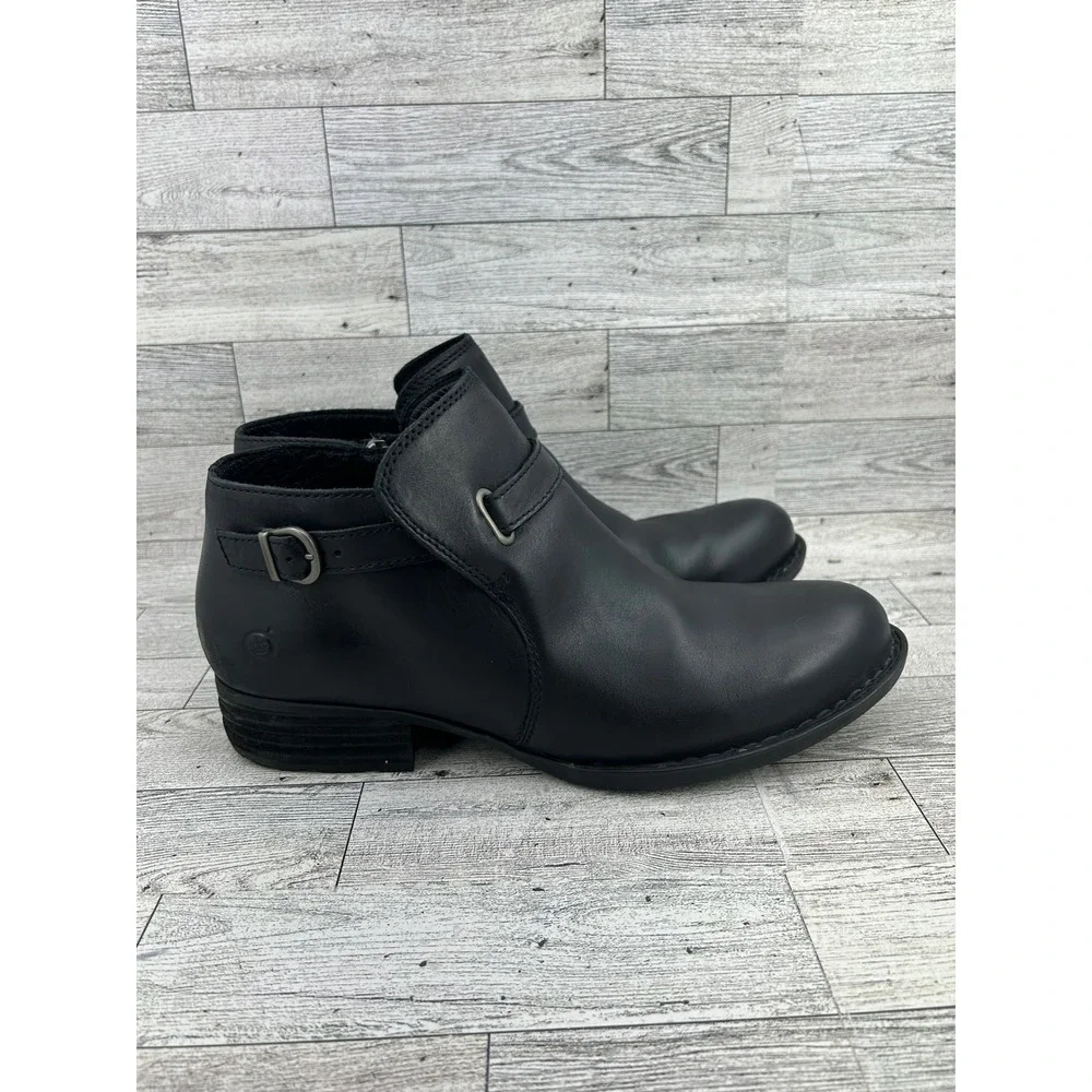 Born F52003 Black Leather Ankle Boots Womens 9M Buckle Strap Zip Lug Sole Bootie